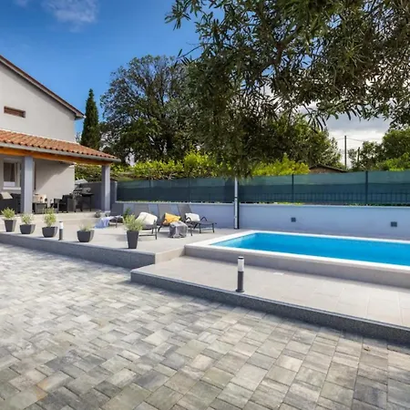 Villa With Private Swiming Pool Pula