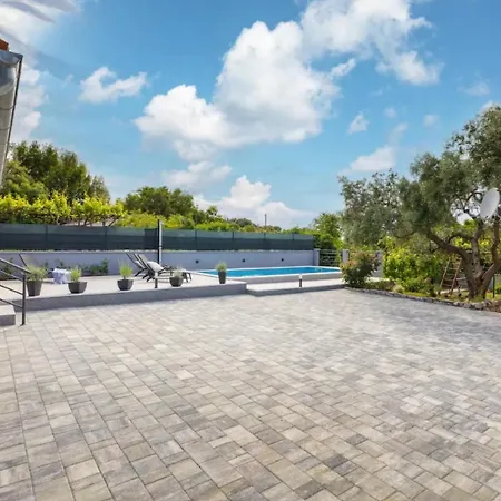 Villa With Private Swiming Pool