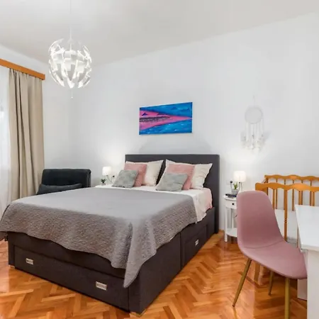 Villa With Private Swiming Pool Pula